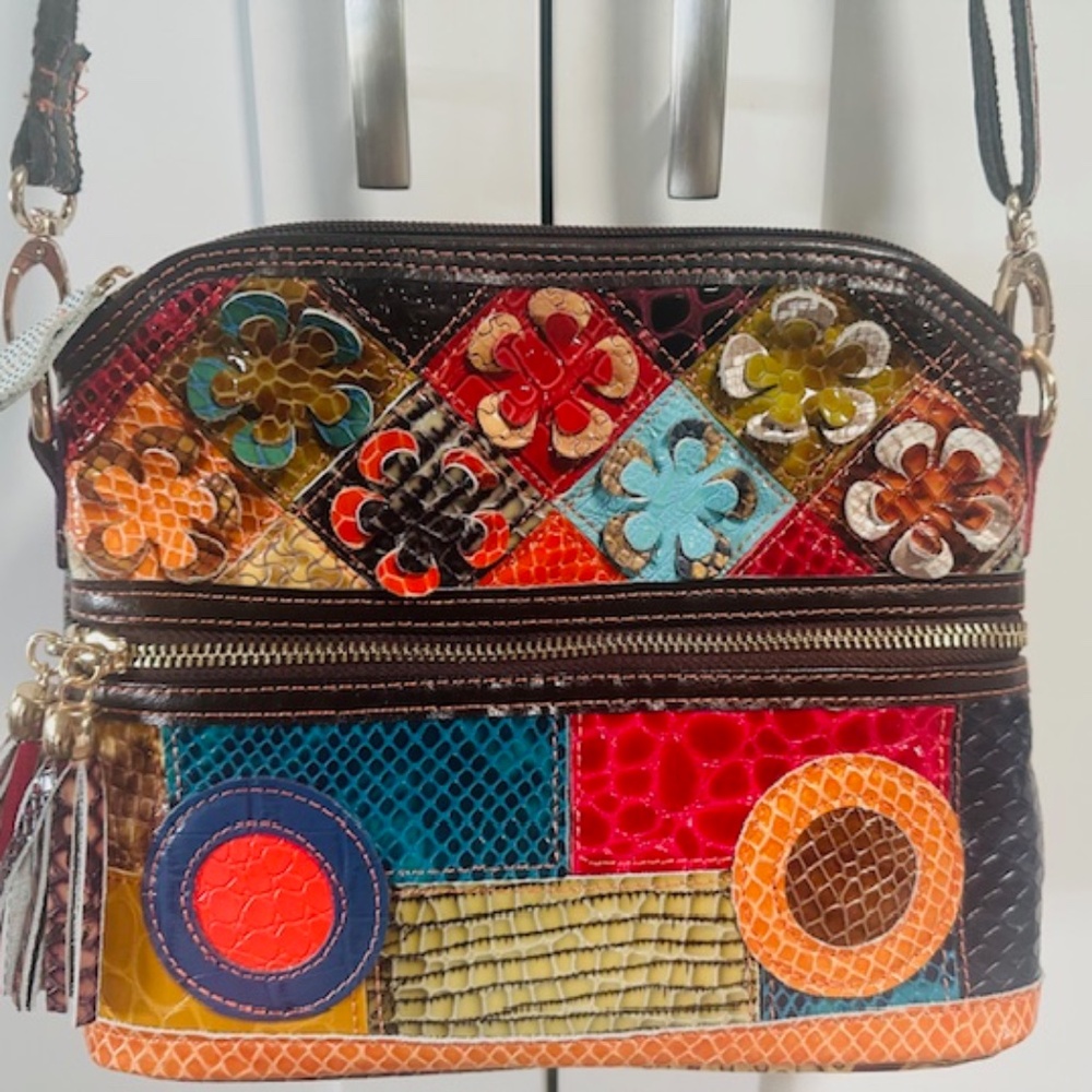 Non Branded Color Flower/Circle Patterned Crossbody Purse - NEW!